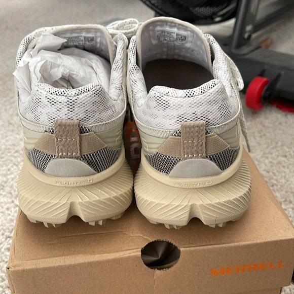 Brand New!!! Merrell 8.5 (fits traditional women’s 9.) - Picture 3 of 5